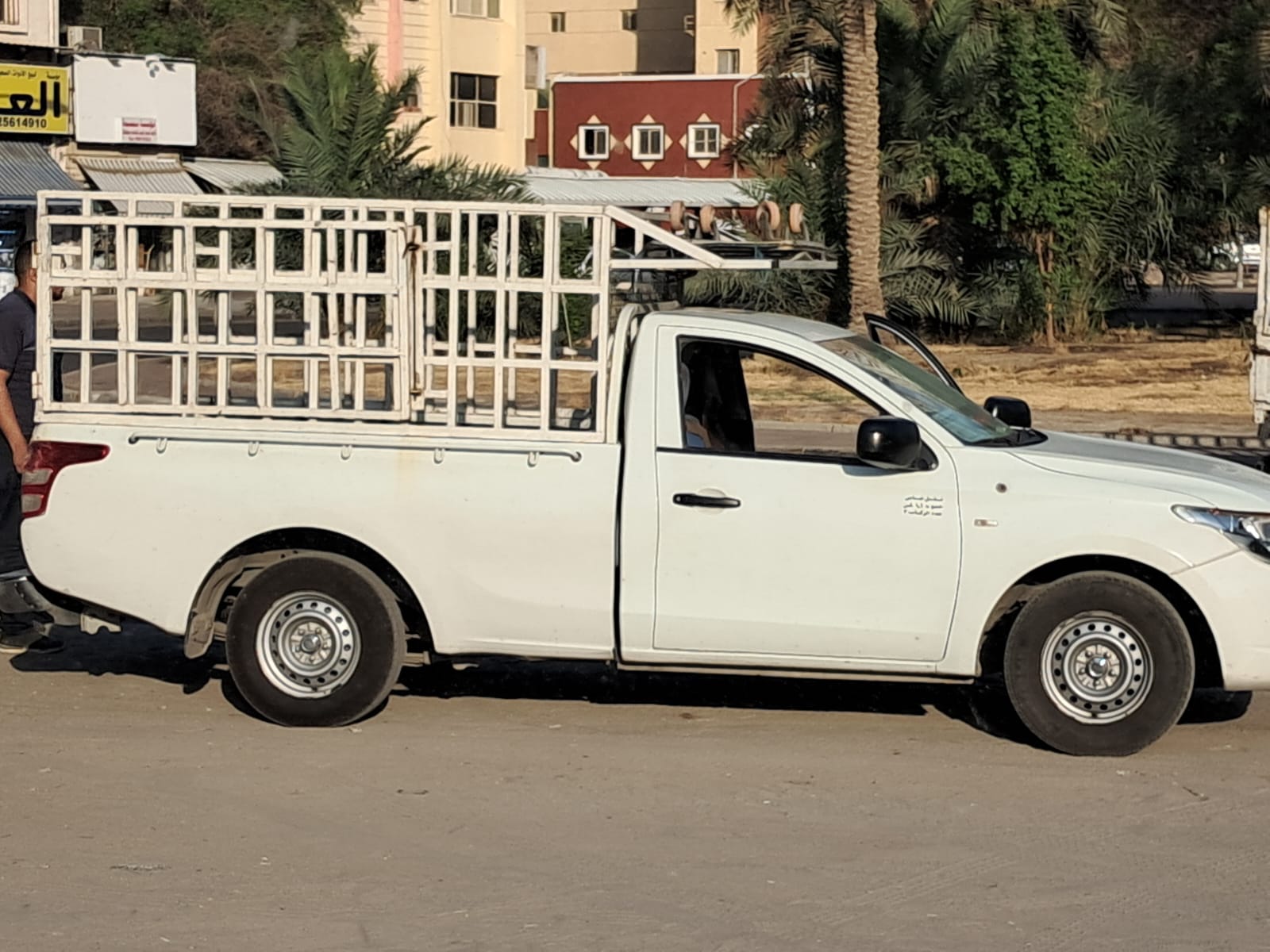 وانيت جاهز لخدمتك نقل أغراض توصيل سريع وأسعار مناسبة في منطقة كيفان بالكويت